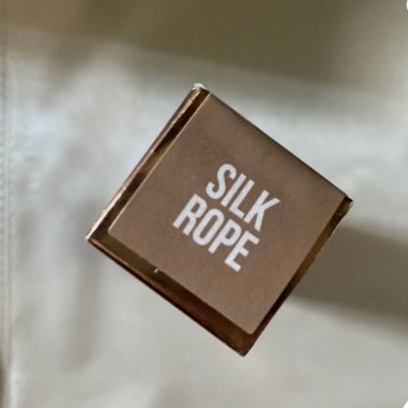 Flash sale JEFFREE STAR COSMETICS THE GLOSS SILK ROPE - Picture 9 of 9